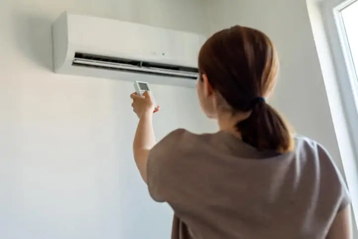 air-conditioner-compressor-installed-on-the-roof